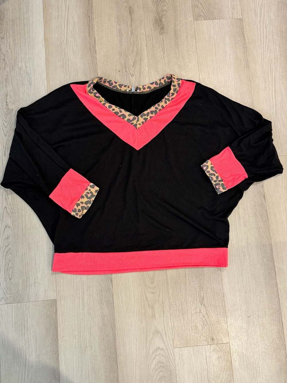 White Birch Leopard Trim Sweatshirt Size 2X Black Fuchsia Pullover